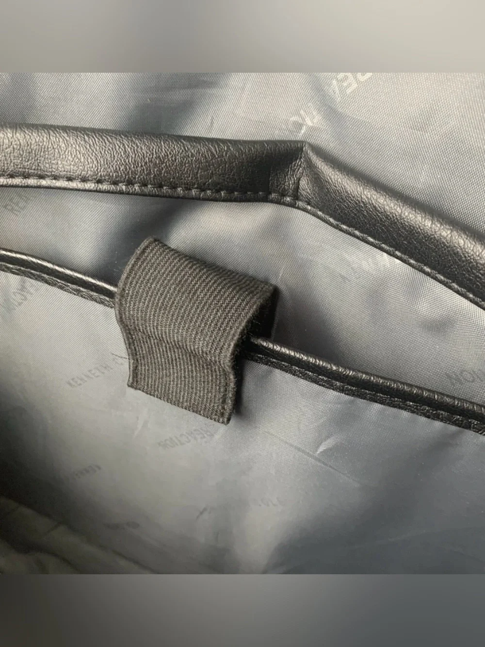 Kenneth Cole Reaction The Grand Tour Messenger Bag